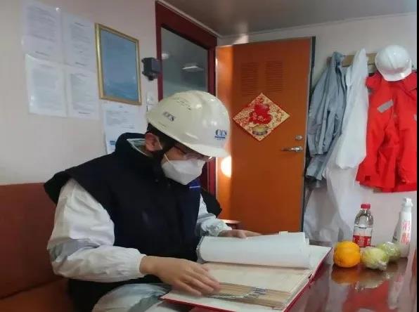 船級社的驗證32.5萬噸礦砂船“ORE ZHOUSHAN”輪交付命名儀式