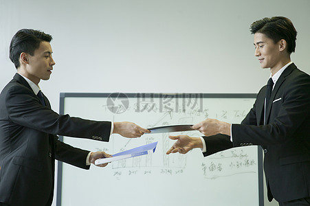 全球首艘大型DP淺水特種作業船順利完成首航